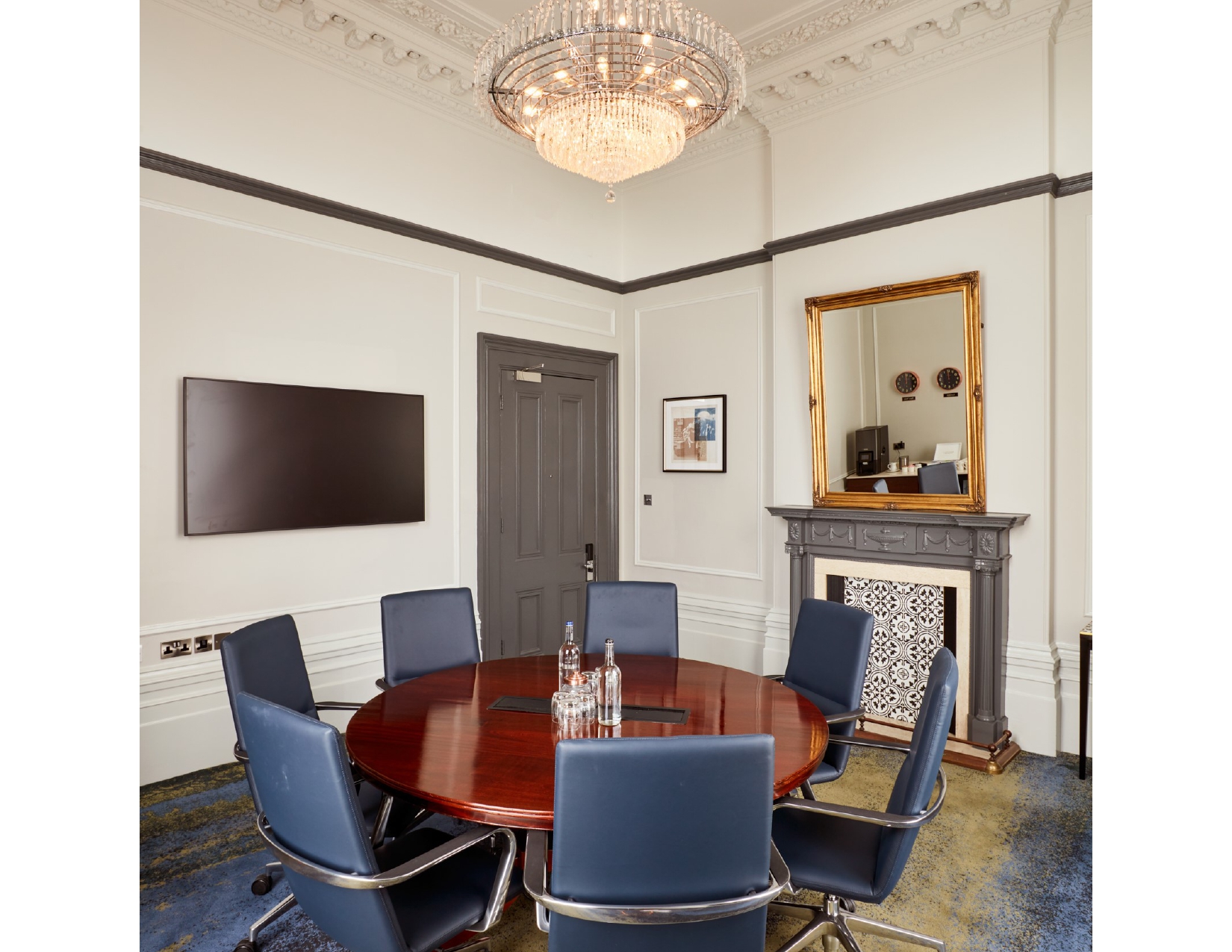 The Venetian room with round boardroom layout